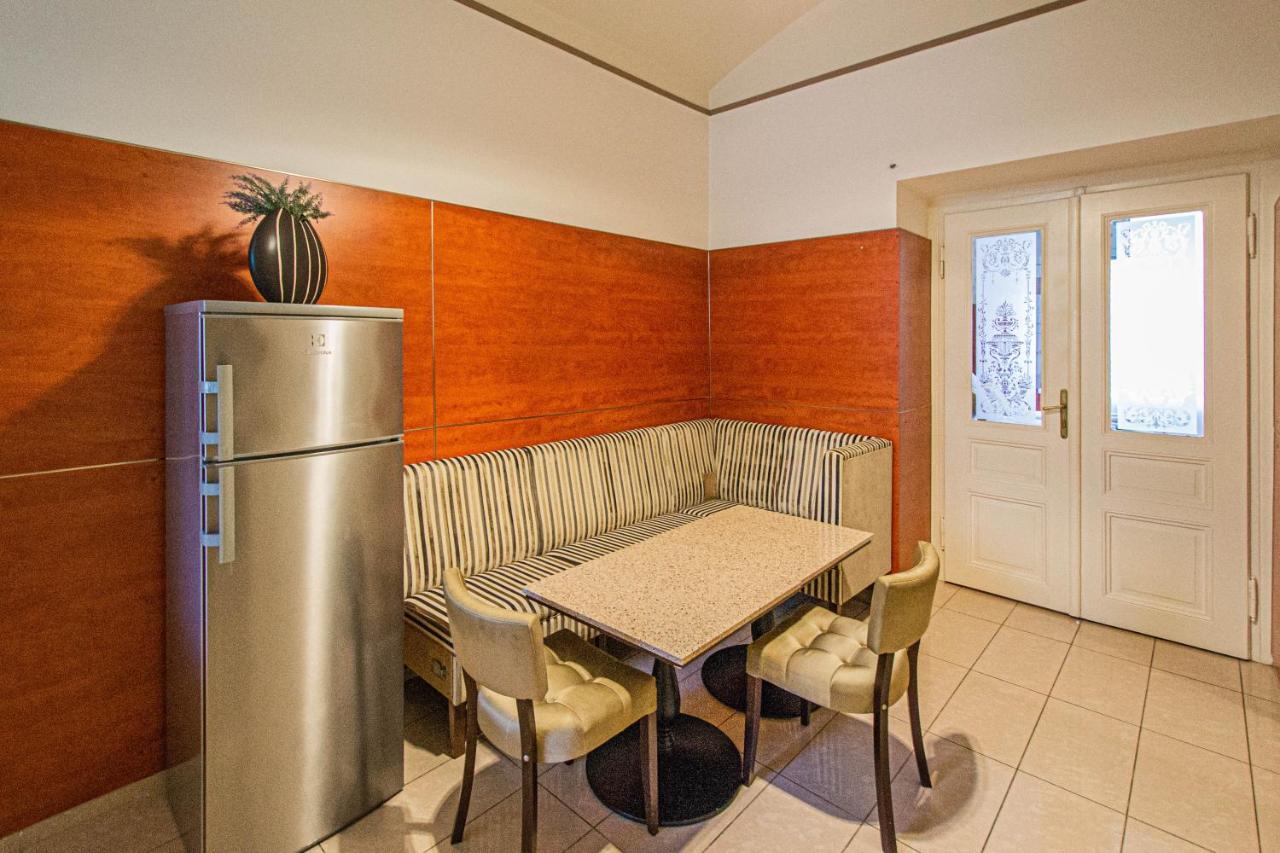 2bdr Flat Behind Museum