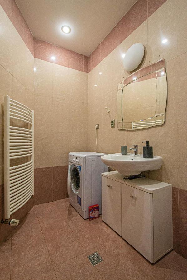 2bdr Flat Behind Museum Appartement