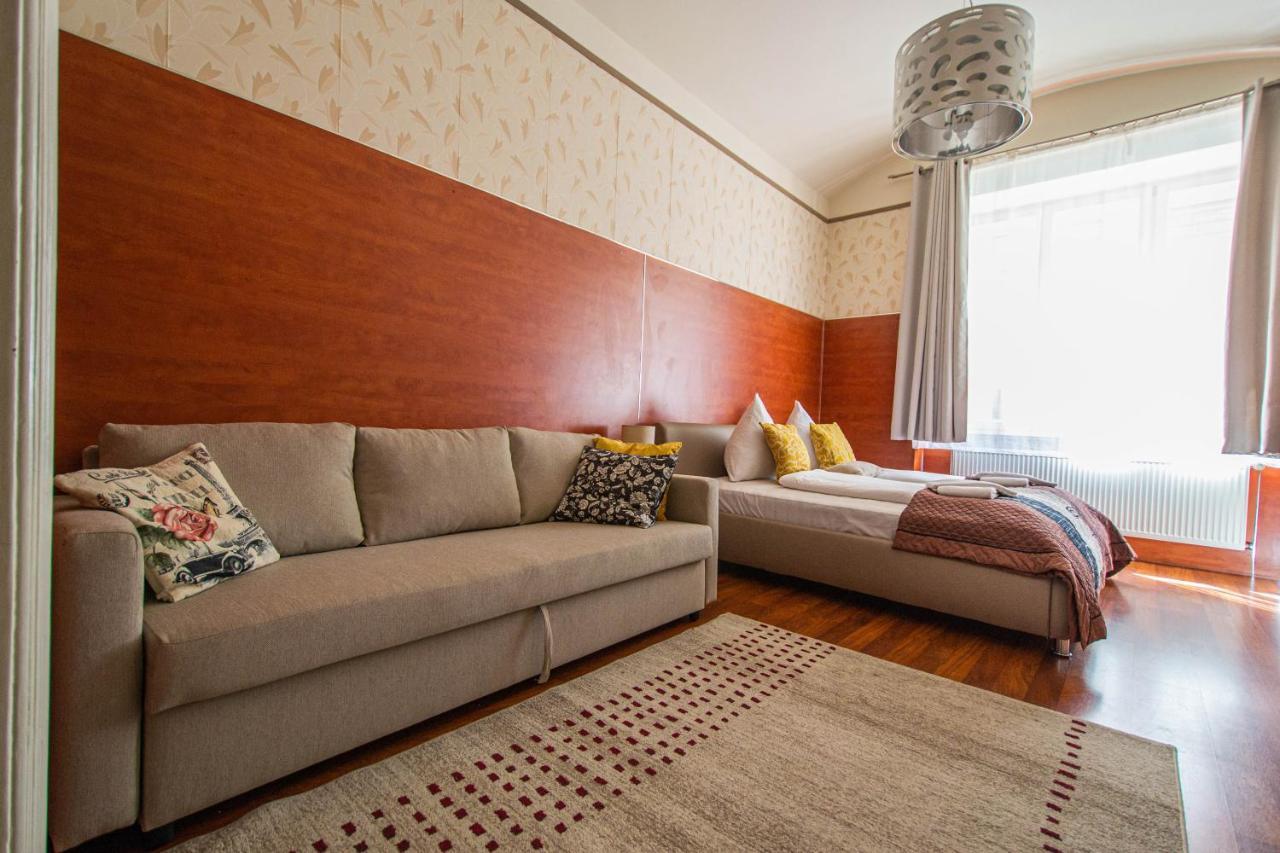 2bdr Flat Behind Museum Appartement Praag